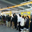 아세안마트 | 아세안 신흥 시장 공략하는 맘스터치, 라오스 ‘K-버거’ 선점 가속화