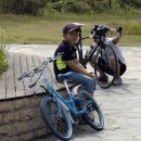 개울과 사람들 이미지