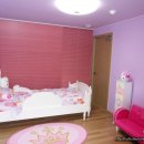 범어칸아파트 작은방 인테리어 소품 감각이 뛰어난 입주자분 컨셉입니다 핑크 쇼파 ㅋㅋㅋ 이미지