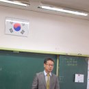 경양초등학교 6학년 교실에서 아이들에게 몸의 균형을 위한 운동법 강의중... 이미지