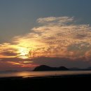 한가위 연휴때 본 저녁노을과 보름달 이미지