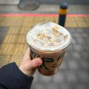 스타벅스 낙성대역점 앞 횡단보도 | 스타벅스 두쫀쿠 두바이초콜릿모카 신메뉴 솔직후기