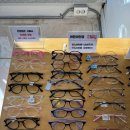 안경을 찾는 사람들 이미지