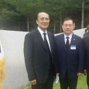 장준하 42주기 추모식후 보훈처 장관 장호권 박사와 이부영회장님과 기념찰영 이미지