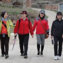 개울과 사람들 이미지