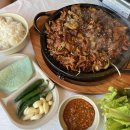 수원 영통역 점심 맛집 은하식당 돌판직화제육 불맛 가득 소울푸드 쌈밥 스타일로 즐기기