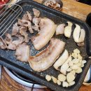 마포돼지한마리식당 | 노량진 가성비 고깃집 영흥정육식당 돼지한마리 1kg + 육회 세트후기