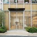 쉐브런 패턴무늬의 도쿄 핸드백 매장 Chevron-patterned glass fronts Tokyo handbag store by Hiroshi Nakamura 이미지