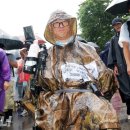 폭우 속 여의도 행진 “각 정당은 장애인과 면담하라 이미지