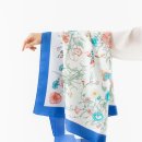 애니크리닝 | 파토르세타 코모실크 스카프 화사플로랄 블루30~50대 여성을 위한 봄 스카프 완전 가이드 by 애니코디