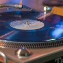 언더 더 코너 이미지