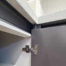 세븐일레븐 진주정촌스타점 | 정촌대경파미르 싱크대 상부장·하부장저압경첩 교체로 완성한 조용하고 부드러운 주방**