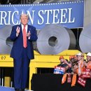트럼프, 미국 산업 활성화 위해 철강 관세 50%로 두 배 인상 관세 인상에는 Nippon Steel 거래와 피츠버그에서의 해고 없음에 이미지