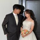 혜성스튜디오 | [W13] 부겐빌리아 스튜디오 촬영 후기 1층 검은색 문 앞 씬