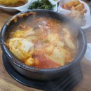 석이네분식 - 동구 샛골로162번길 17 | 인천 현대시장에서 만난 숨은 강자, 정갈한 반찬과 깊은 국물 맛이 일품인 '석이네' 순두부찌개 방문 후기