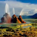 플라이 간헐천(Fly Geyser) 이미지