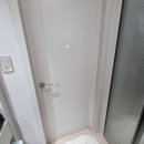 CU 관악신도점 | 구멍난 화장실문 원상복구업체 시공 사례, 문짝교체비용보다 저렴하게 욕실문보수
