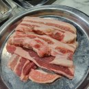 영통역 삼겹살 맛집 머내 돌판+무생채 꿀 조화