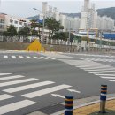 현동초등학교 앞 사거리 횡단보도 이미지