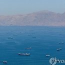 호르무즈 '암흑항해' 상선들…식별장치 끈채 미군지시 따라 통과 이미지