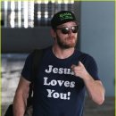 Jesus Loves You! 셔츠 입은 크리스 프랫 이미지