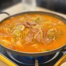 카페051진해 - 창원시 진해구 진해대로 762 | [부산 중동 점심맛집] 진한 국물의 짭조롭함이 딱 좋았던 만부부대찌개 후기