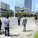 횡단보도 부근 이미지