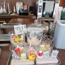 와이즈디자인 | 분위기 맛집 발견! 화장실까지 감성 넘치는 디저트 카페 '와이즈 커피랩' 솔직후기 (공부하기 좋은 카페)