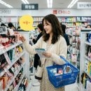 씨제이웰케어 진안공장점 | 다이소 뷰티 vs 올리브영 — 올리브영이 긴장하는 진짜 이유 (2026 데이터 분석)