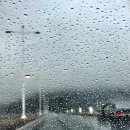 비 오는날 풍경 이미지