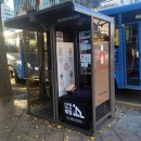 공중전화 부스 옆 이미지