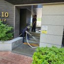 전동 로비 및 관리사무소 앞 브릿지 계단 송화가루 물청소 완료 이미지