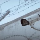 교도소 철문 나오자 눈이 내렸다.. 이미지