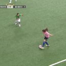 골때녀) 퍼스트터치 한번으로 수비 녹이고 득점하는 FC월드클라쓰 사오리 ㄷㄷ. gif 이미지