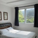 산골짜기 하얀집 이미지