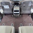 메트로모터스 | 2026 KA4 카니발 7인승 하브 X라인 모노륨매트(커피브라운)+LED도어스커프 시공후기