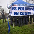 Paris 2024 : des policiers manifestent contre les conditions de leur mobili 이미지