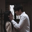 이에.