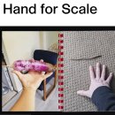 SIZE REFERENCE WITH PALM ; 어떤 물건을 손바닥 크기와 비교할 때 이미지