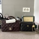 개 태우는 오빠 | 샤넬 클래식 뉴미니 탑핸들 다크브라운 램스킨 구매후기 가격 + 착용샷 (샤넬 뉴미니 골드볼 다크브라운...