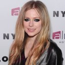 스모키화장의 대명사가 된 Avril Lavigne 이미지