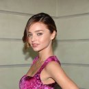 미란다 커- 2009 HUG Award Gala fundraiser honoring Victoria Secret (11.4) 이미지