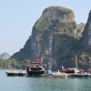Ha Long Bay Sunsets and Beaches, Viola Cruise on Ha Long Bay, Vietnam 이미지