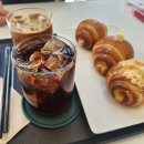 큐(Q) | 대구 수성구 핸드드립 커피와 소금빵이 너무 맛있는 휴네스트커피 방문 후기