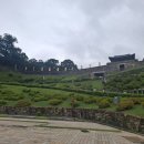 우산 쓰고 공산성 이미지