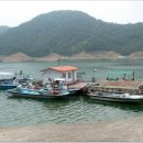 포구와 목선 이미지