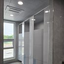 해공문화체육관 화장실 | 익산시(익산) 큐비클 체육관 큐비클 자재 판매 및 시공 후기 (크림색 &amp; 하늘색 포인트 디자인)