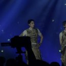 사랑에 빠진 사람은 그저 쟈니를 자주 볼 수밖에 없어