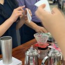 커피 추출의 비밀: 핸드드립 과정 이미지