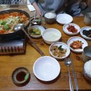 5일시장 주차장 입구(좌) 다이닝코드